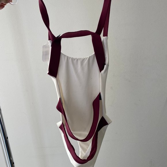 Bikini - Picture 3 of 4